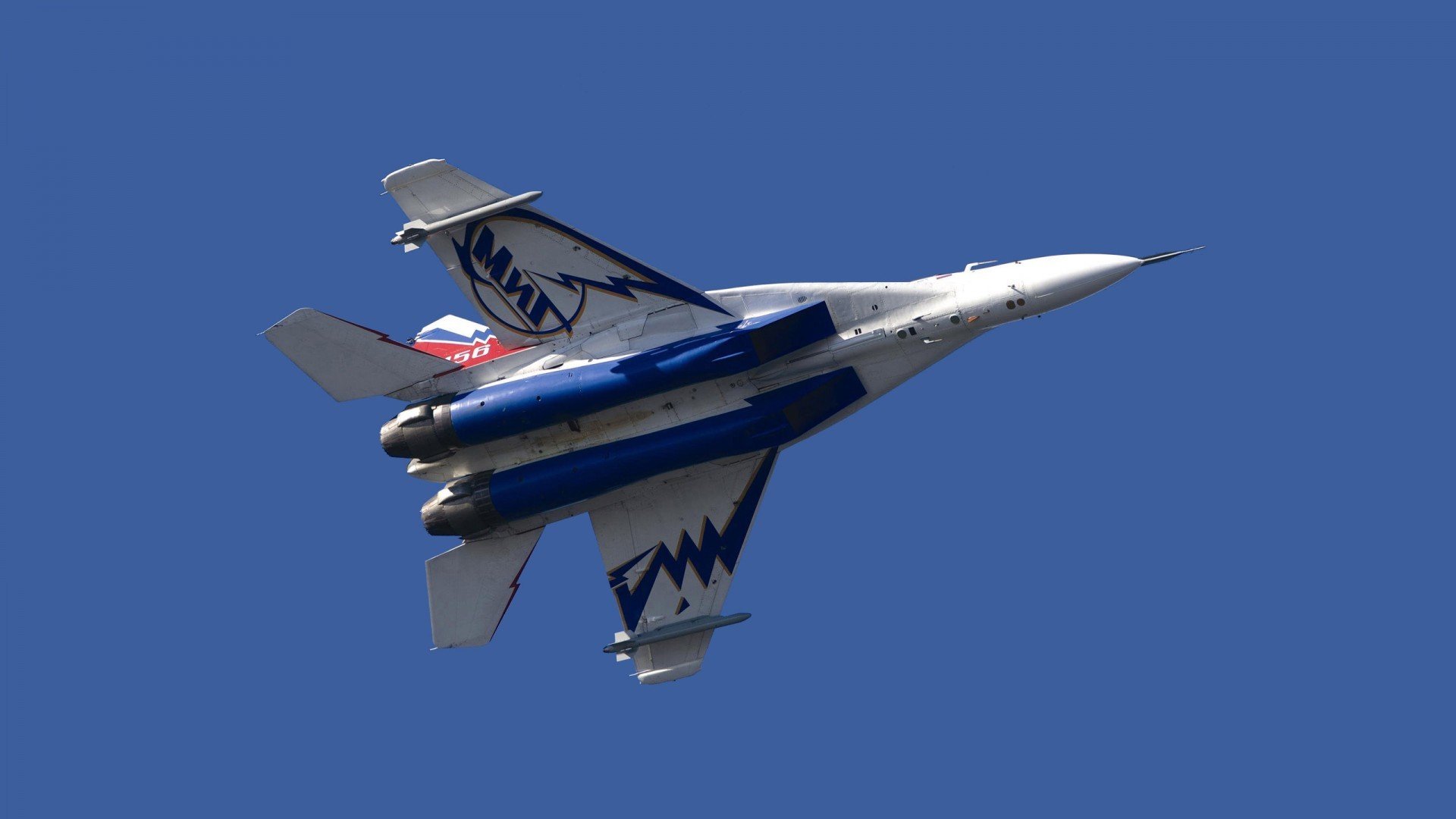 “德甲最后阶段，争冠队伍士气高昂”，德甲最后几名降级