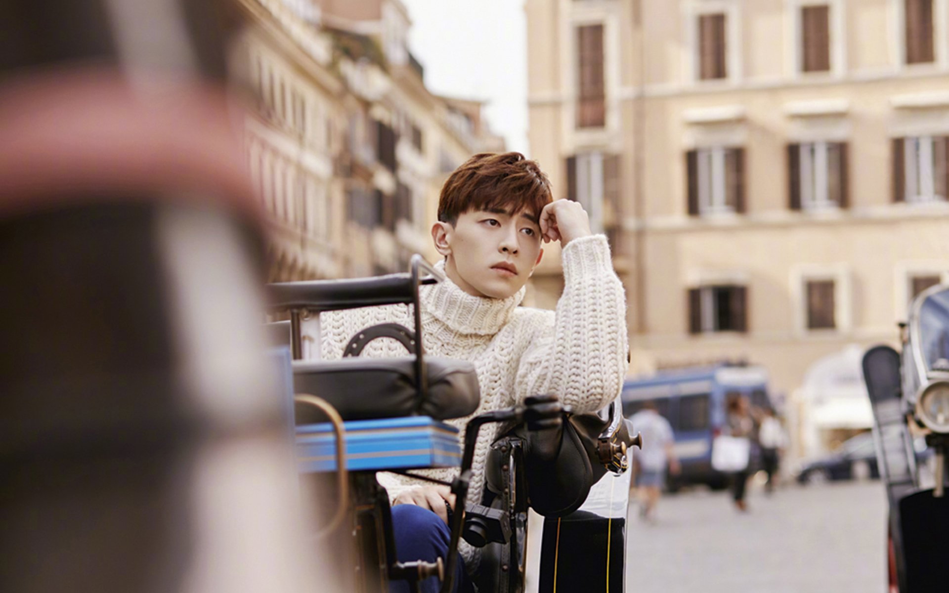 精彩绝伦！球队奋力拼搏迎接紧张比赛，紧张的足球比赛